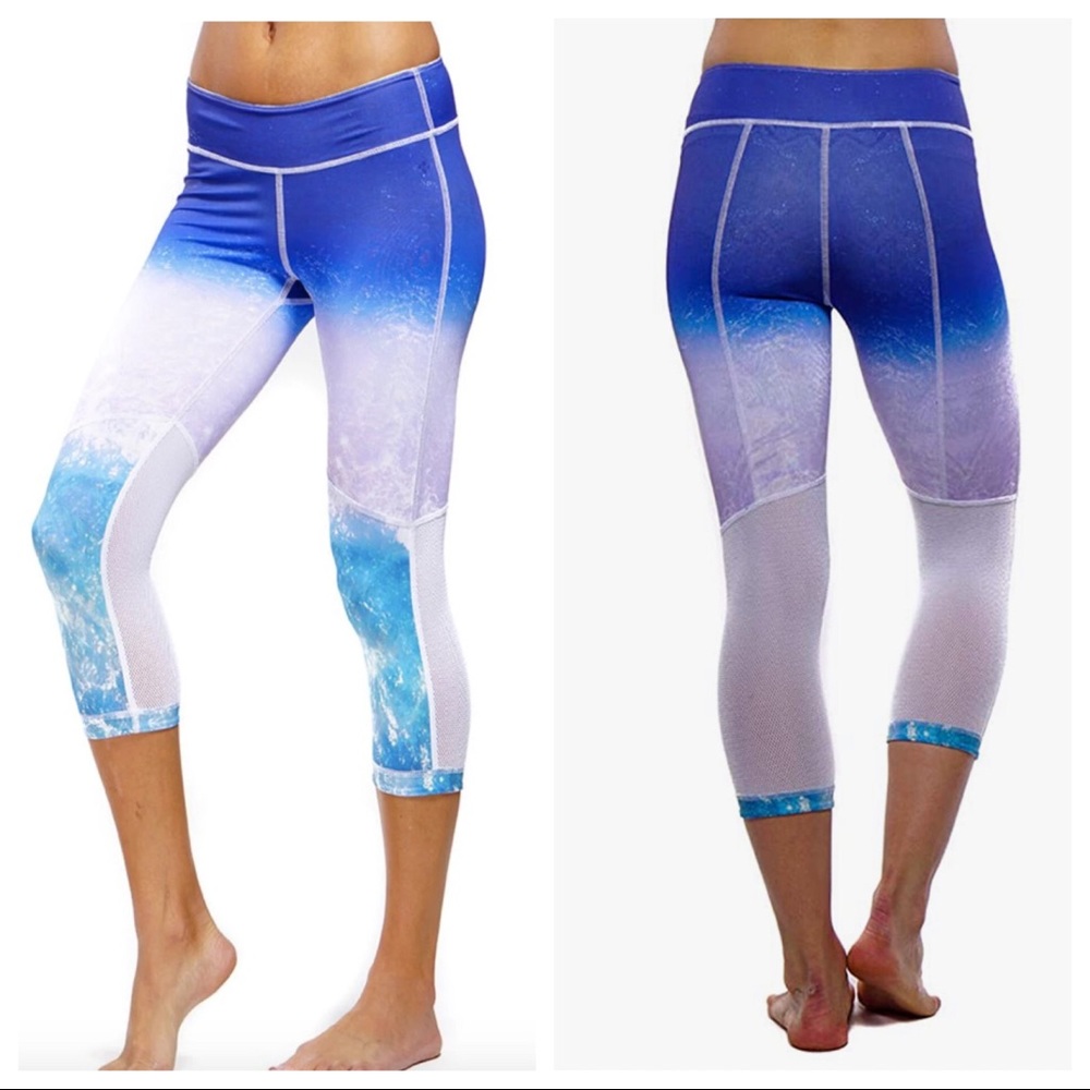 NUX Reversible Antigua Capri Leggings Coconut Grove/Surf Rider Large NWT